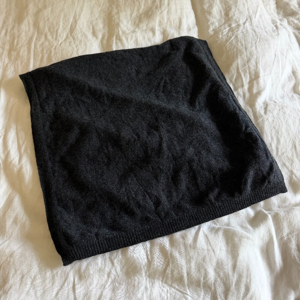 Theory Cashmere Cozy Scarf Wide Dark Gray Wrap 20" x 74” - Excellent condition